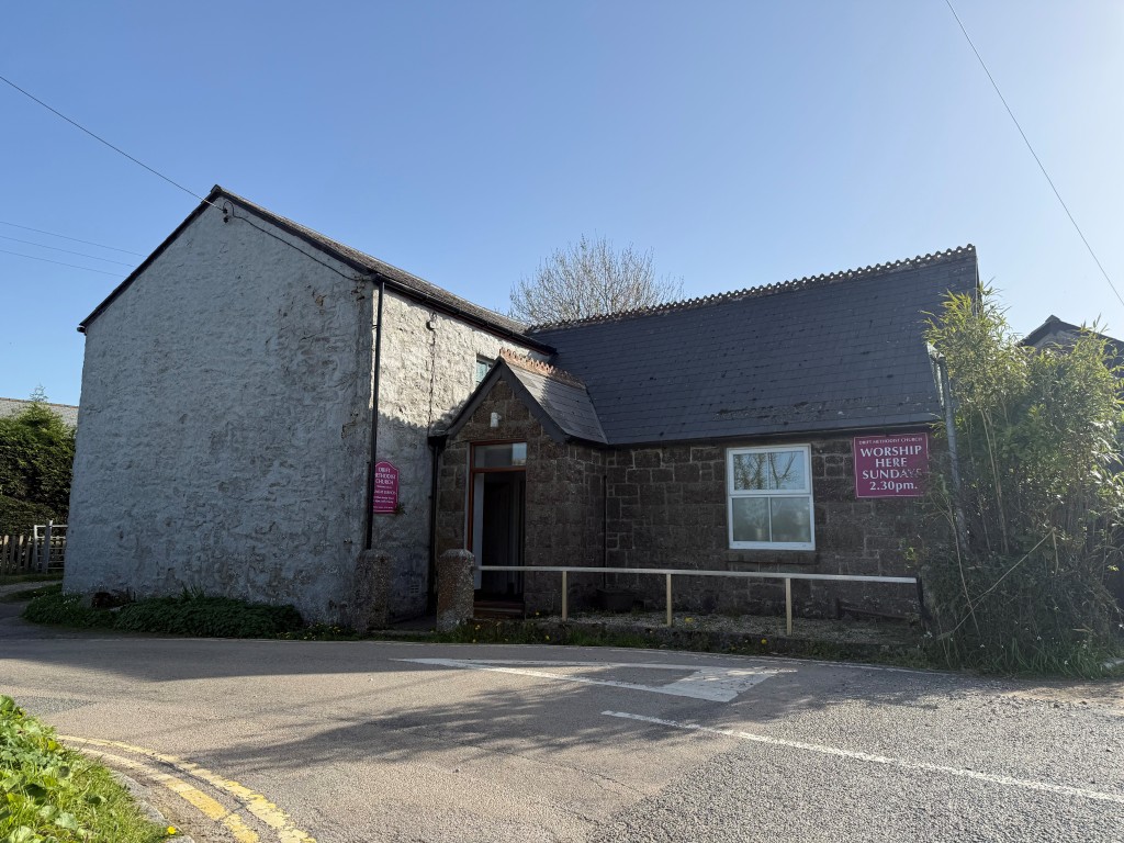 Lot: 120 - FREEHOLD DETACHED FORMER METHODIST CHURCH WITH POTENTIAL - Front elevation